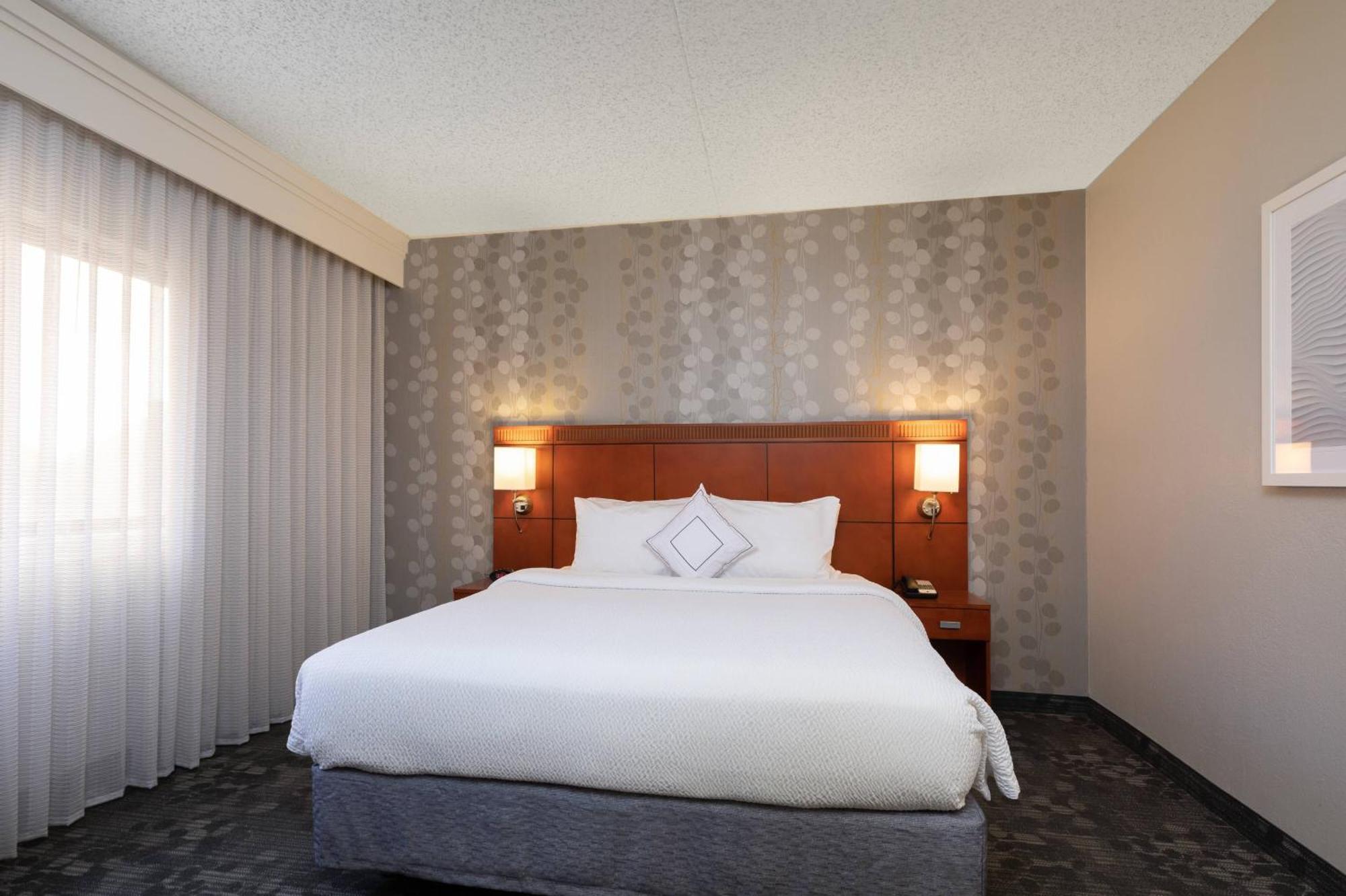Courtyard By Marriott Dallas-Fort Worth/Bedford Extérieur photo