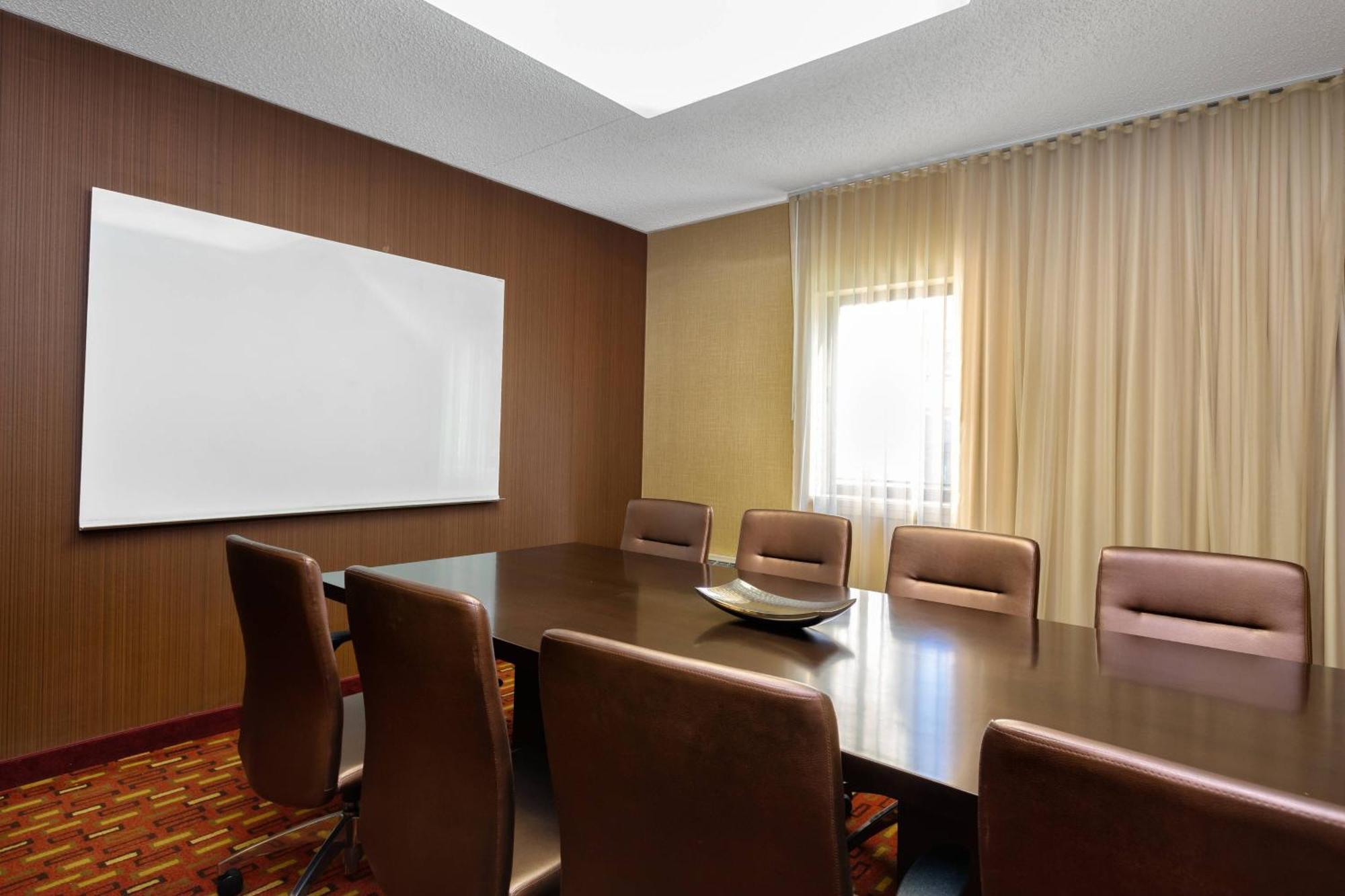 Courtyard By Marriott Dallas-Fort Worth/Bedford Extérieur photo